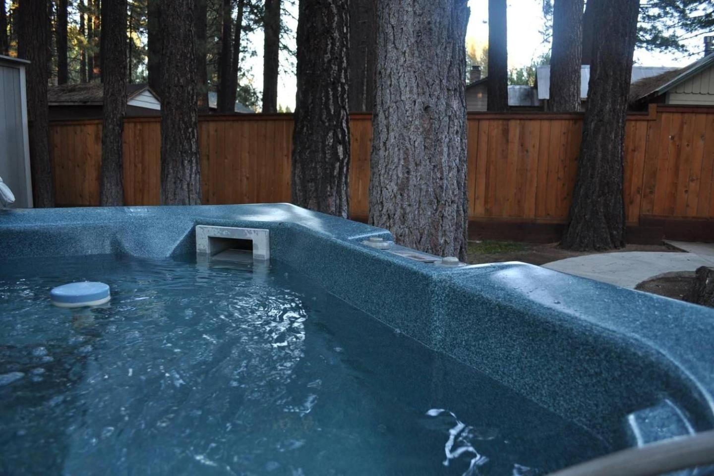 Cozy Cottage Hot Tub Ski Run Main image 2
